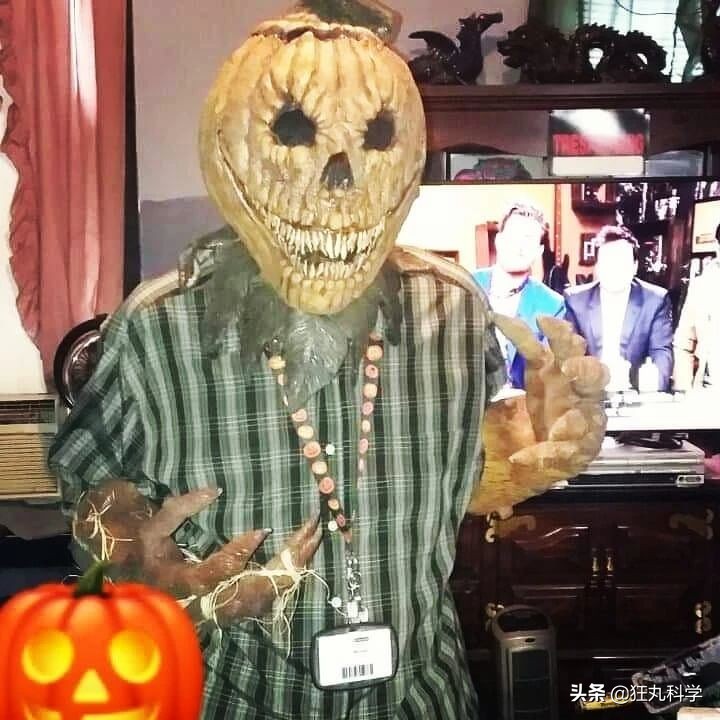 为过万圣节把房子改成鬼屋吓坏数千人，幸好我和这个老哥不是邻居