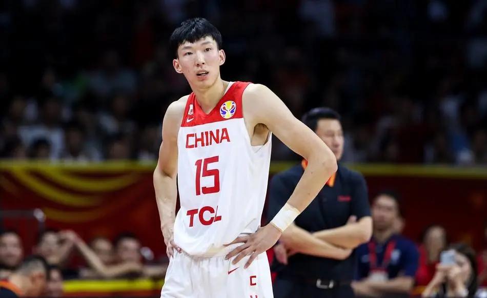 足球惊现广东宏远球衣,佛山惊现奇葩一幕