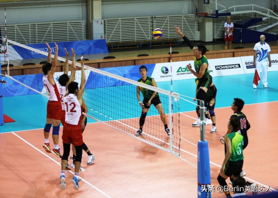 足球的英文是soccer还是football,美国足球叫football还是soccer