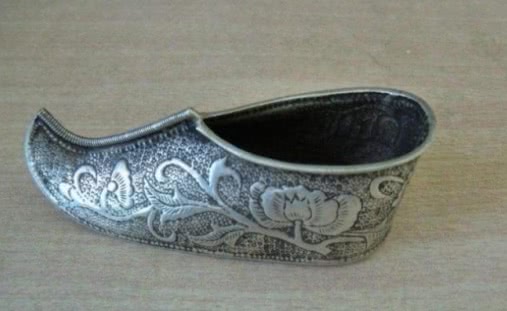 古人的鞋为什么是鞋尖翘起,古人的鞋子为何鞋尖上翘