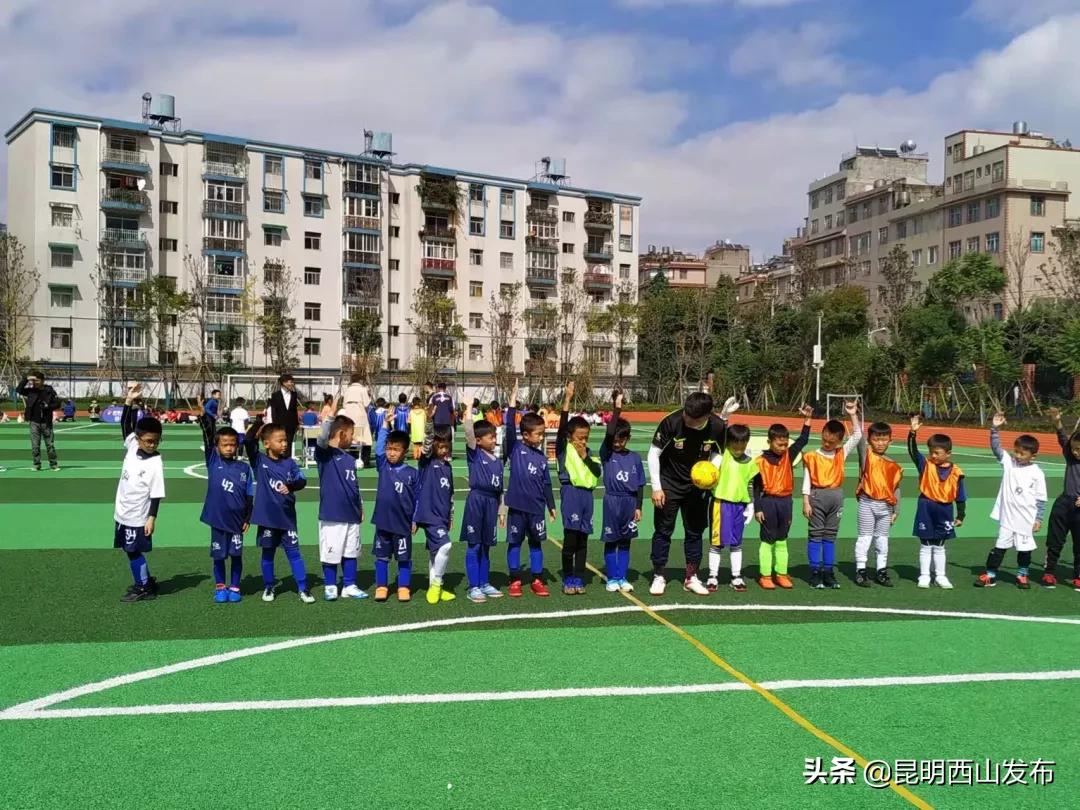 校园足球联赛充满激情,沙湾路小学班级足球联赛火热开赛