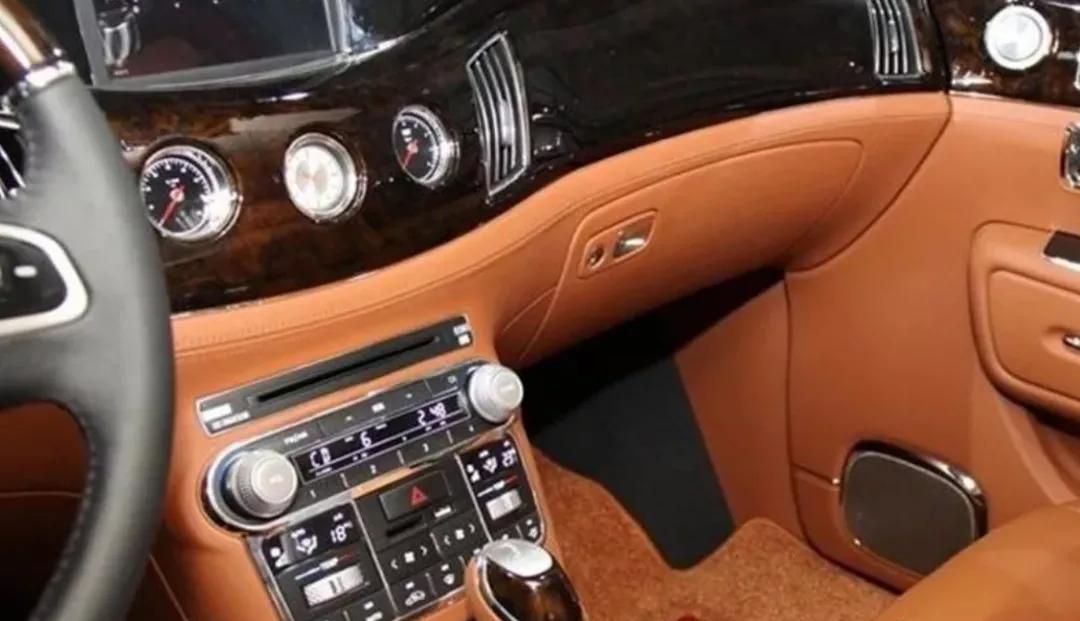 吉利又成功换装新车标比奔驰还帅,吉利新款车换标