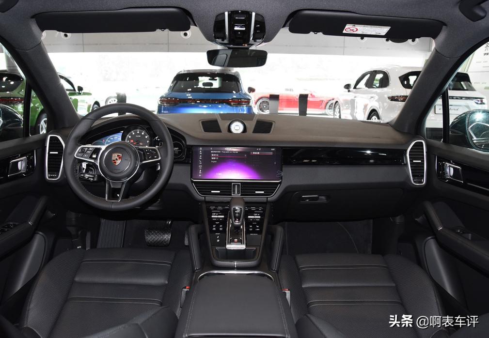 想买豪华SUV？保时捷Cayenne也不错，配3.0T+V6引擎，还带四驱