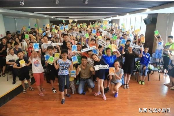 白岩松让孩子吃三种苦的育儿观,白岩松关于李振霞育儿的演讲视频