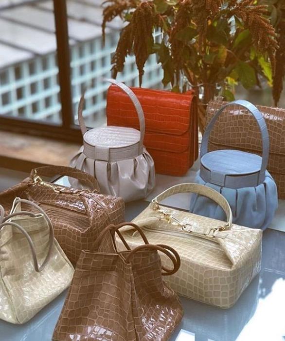 买了名牌包又得买名牌衣服,买了大牌包包后悔吗