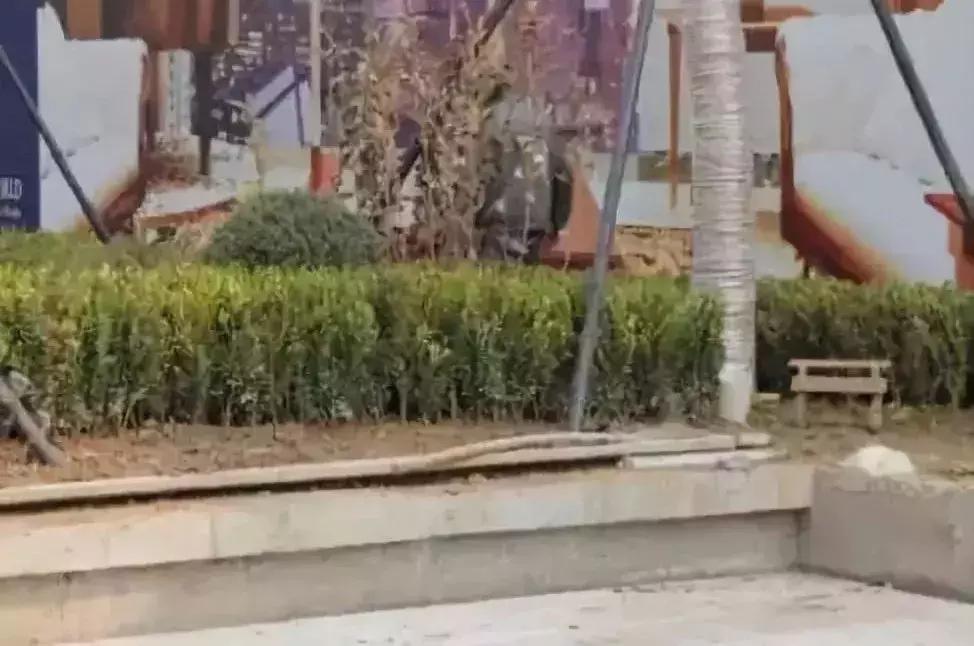 石材都需要做防泛碱处理,石材铺装泛碱如何处理