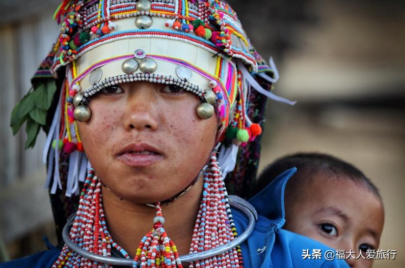 与中国人同源的跨境民族阿卡人：生活艰辛热情好客，劝酒功夫没丢