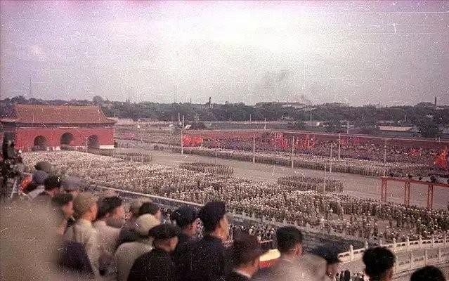 1997年香港回归，如果英军以*力武**抗拒解放军，英军能守住香港吗？