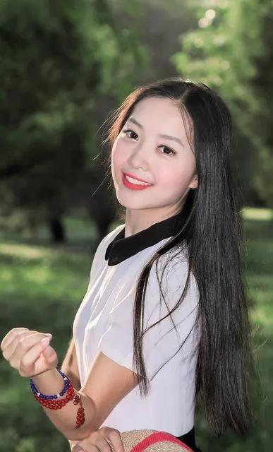 矮小的大哥外出闯荡终于成功了，把漂亮的大嫂娶回了家