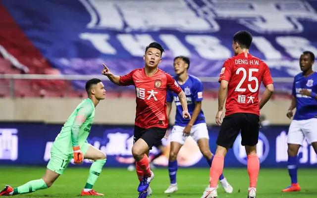 解析:亚泰、苏宁绝对主力的何超为何唯独在恒大没有踢出名堂