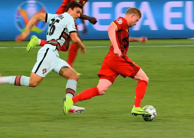 卫冕冠军悄离场，欧洲红魔展雄风，C罗无奈目送比利时晋级