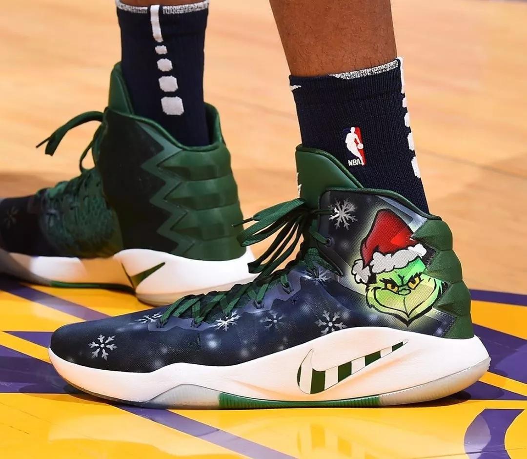 NBA球员上脚：OW联盟球鞋很帅，历年圣诞配色球鞋盘点
