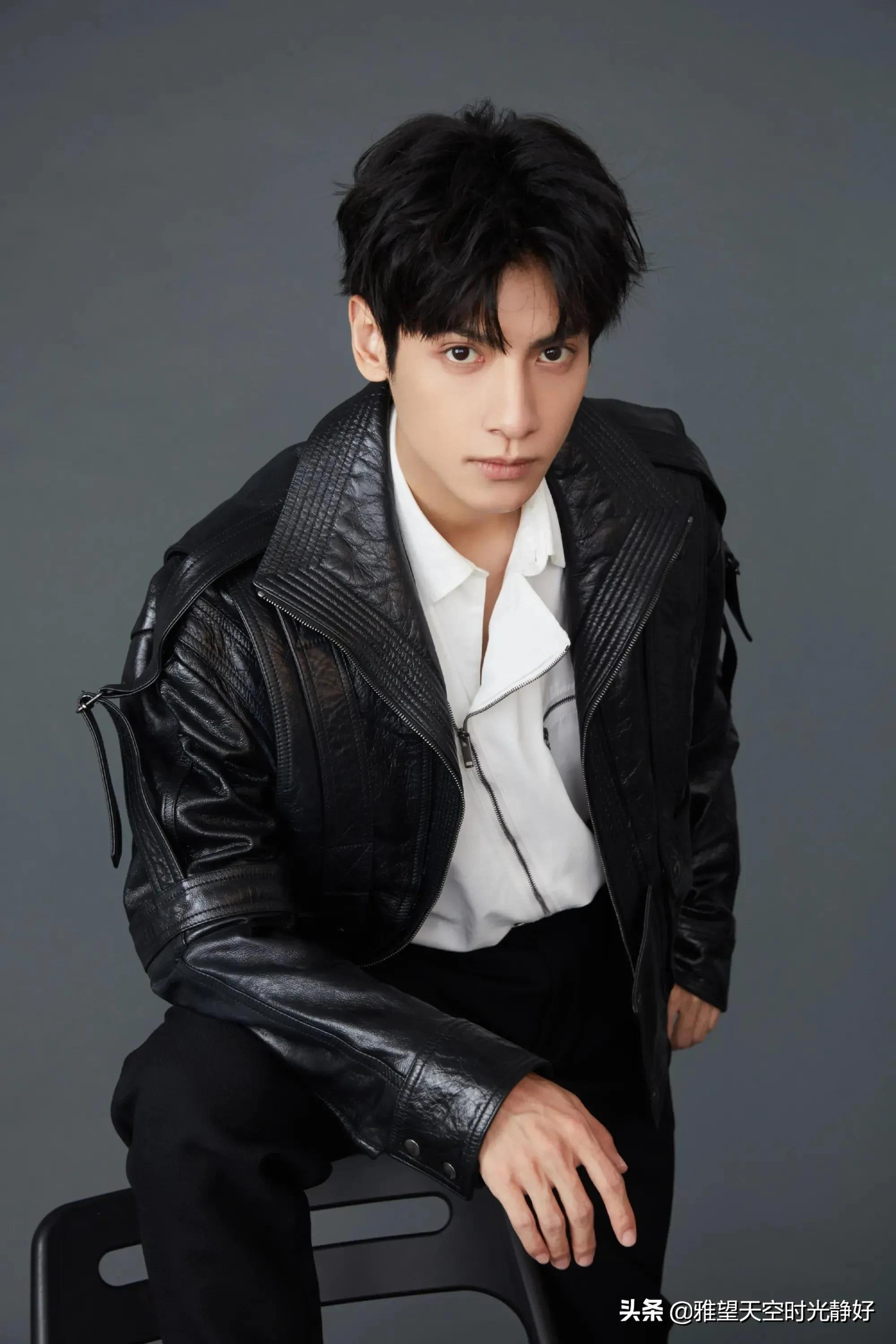 男明星西装穿搭夏季帅气,男士明星皮衣西服外套搭配