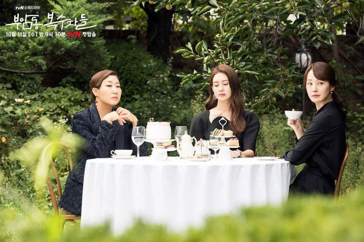 runon韩剧女主穿搭,韩剧女主穿搭秋冬大衣