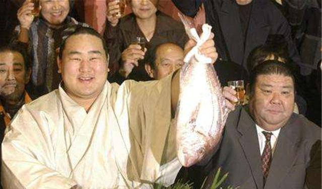 小人物的总统梦：蒙古相扑狠人朝青龙，除了摔跤还有远方