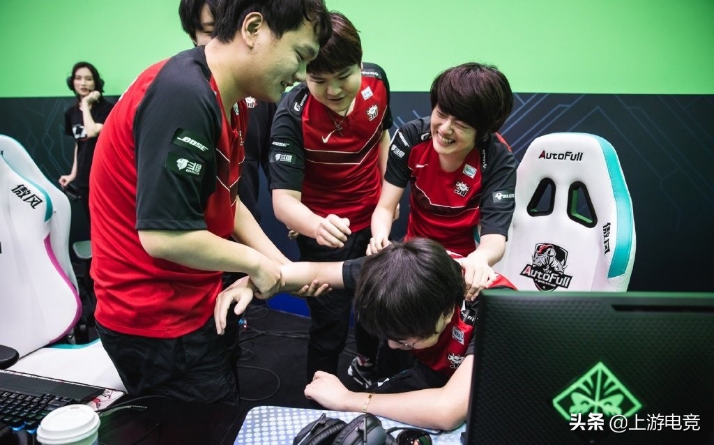 jdg夺冠后官方反应,热议jdg击败blg