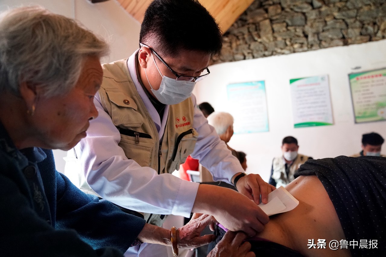 帐篷医疗队走进西流泉村村民的愁事有解了