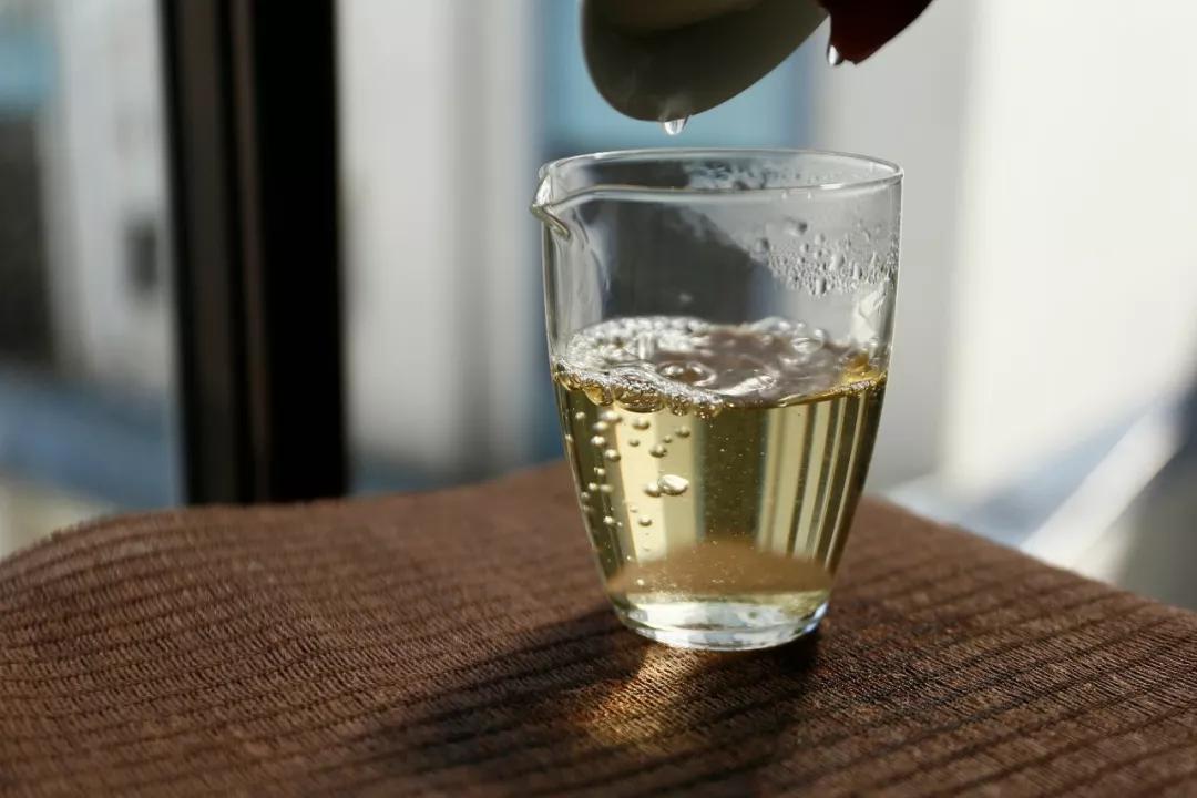 一招喝懂普洱茶中的喉韵,谈普洱老茶