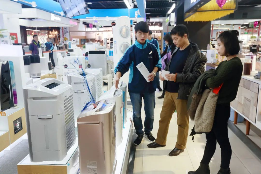 从国美到京东，苏宁输不起的连绵战争：每次转型都是大象转身