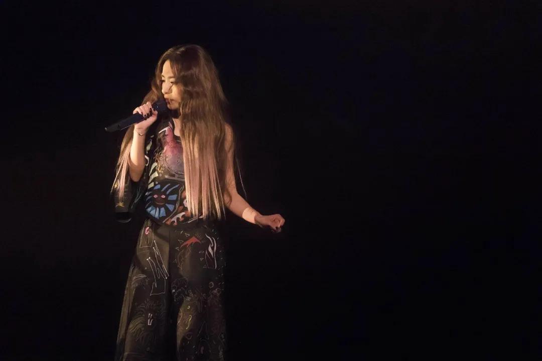 she出道十七年再次开演唱会,she出道19年感人发声