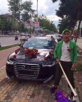 短视频的网红有哪些,开三百多万的兰博基尼的网红