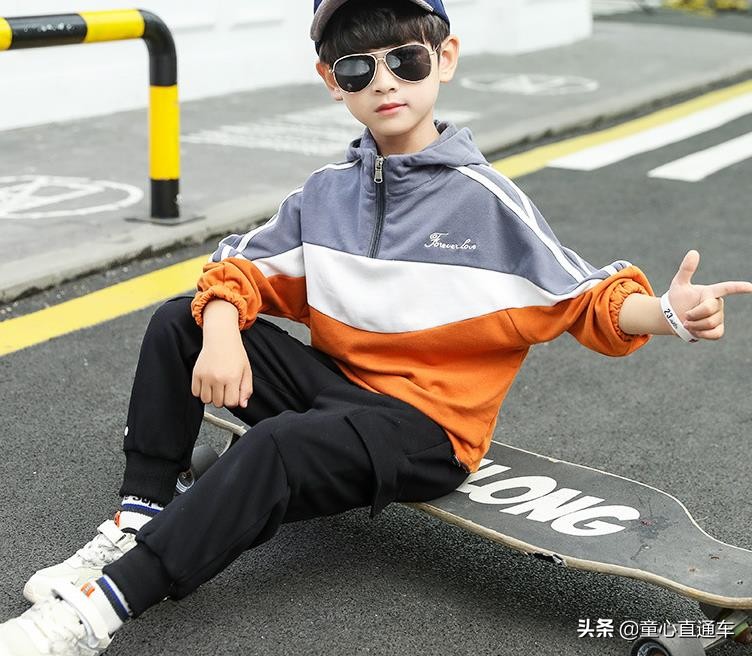 童装韩系风中大童,中大童装8-16岁运动衣