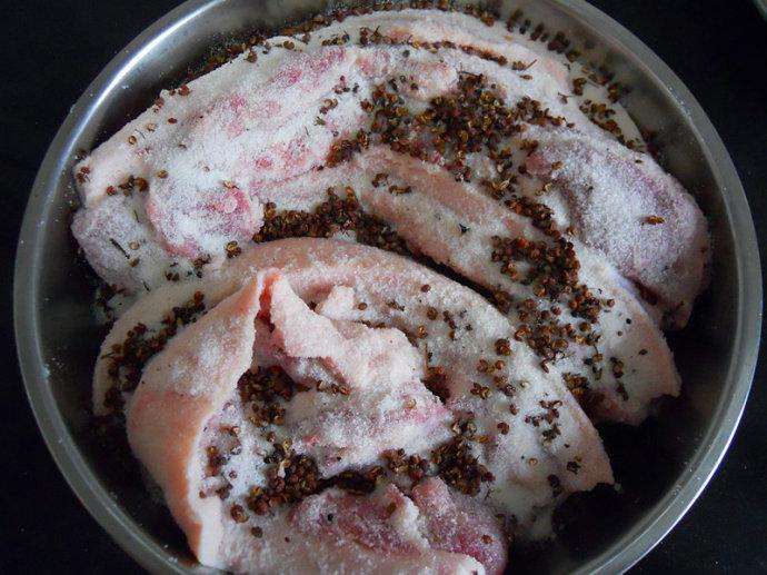 熏腊肉用什么树木好吃,烟熏腊肉用什么树枝最好