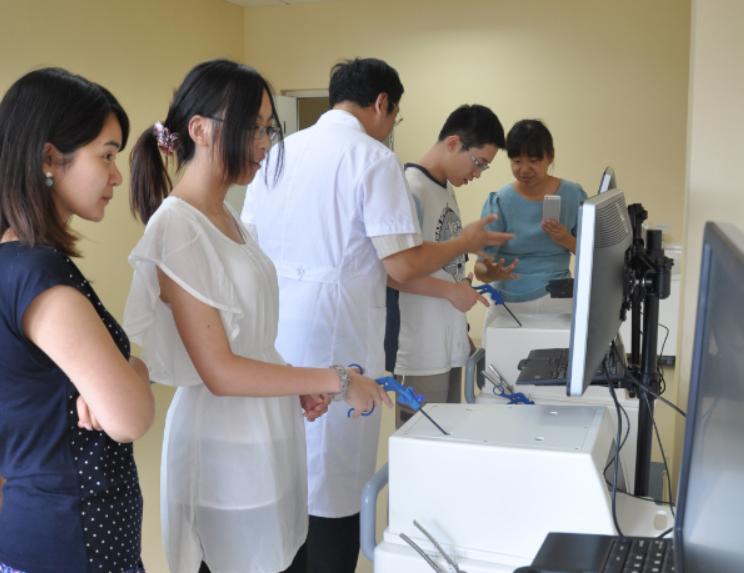 国内“最小”医学院，面积只有足球场那么大，网友：浓缩才是精华