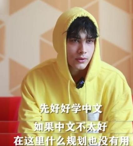 “人间清醒”利路修：拒出道却一夜爆红，火到俄罗斯官方亲自转发