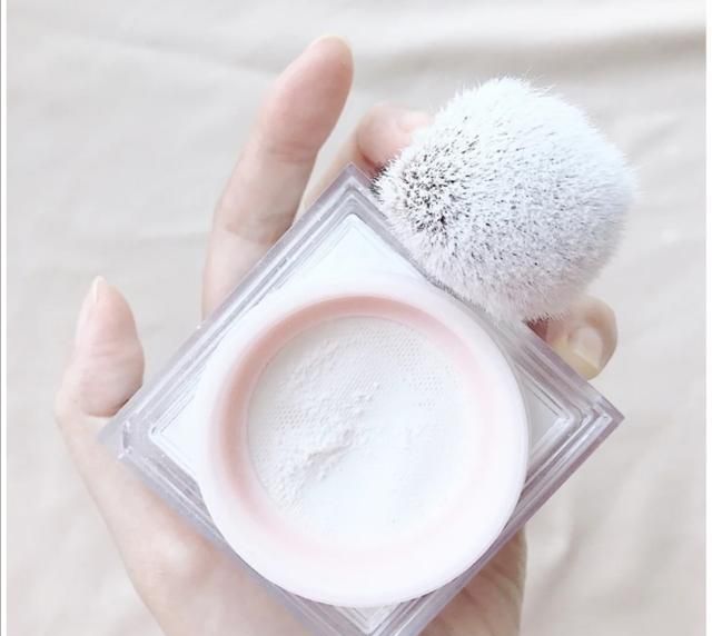 散粉是化妆前抹还是化妆后抹,散粉是化妆前用的吗