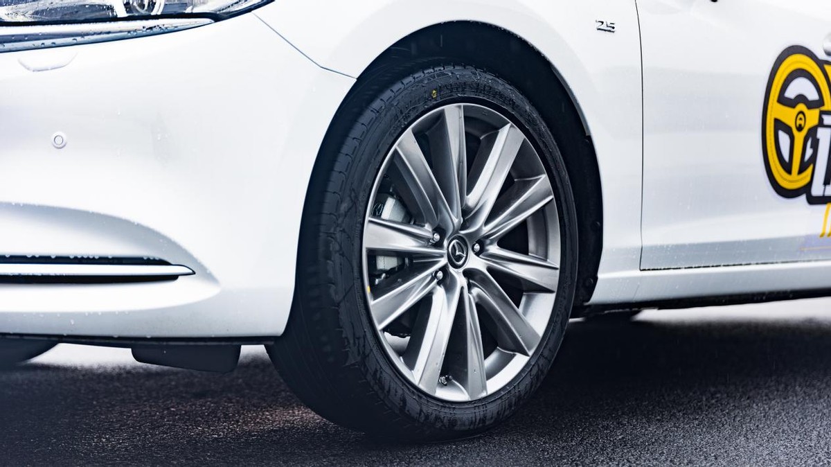 马自达阿特兹马六,阿特兹2.5跟马六2.3哪个动力好