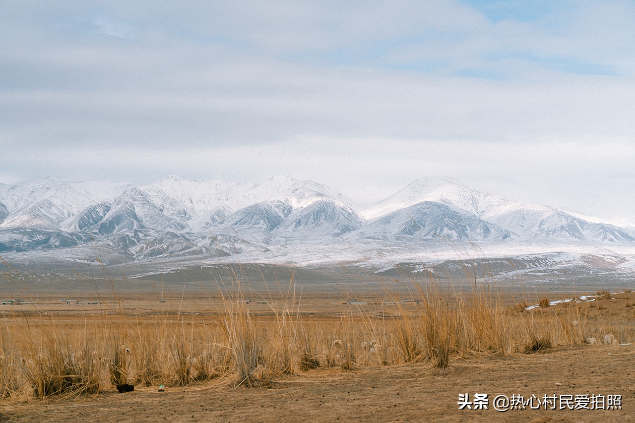 两个小伙去西藏,两个小伙在野外游玩