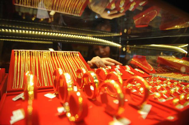 黄金大涨买什么期货,黄金大涨黄金股票会上涨么