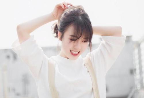 20岁大学生和外籍黑人恋爱前后的心情。