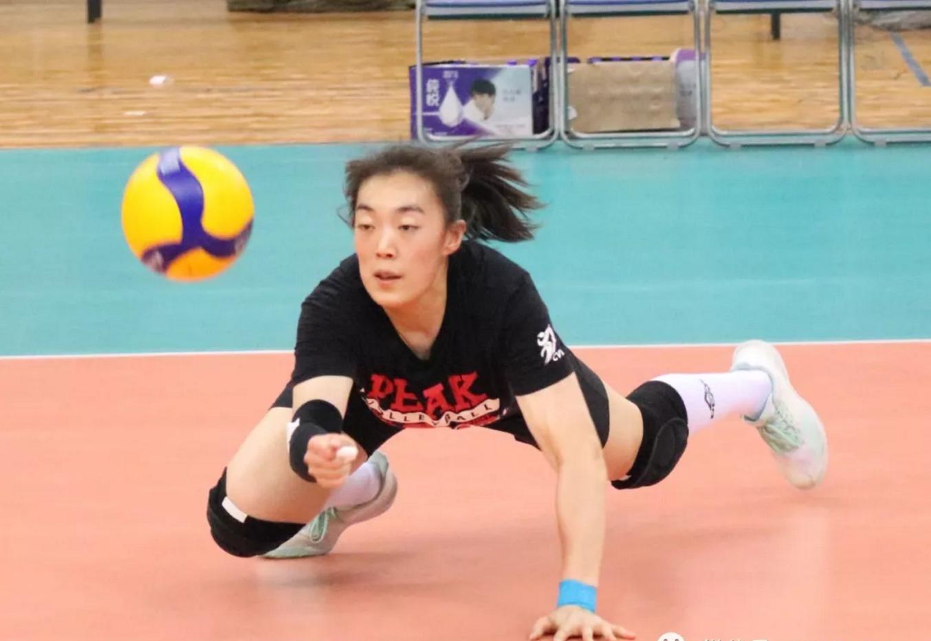 天津女排姚迪打篮球,女排姚迪腰伤严重