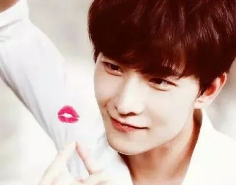 众男星演绎2018秋冬口红大势！