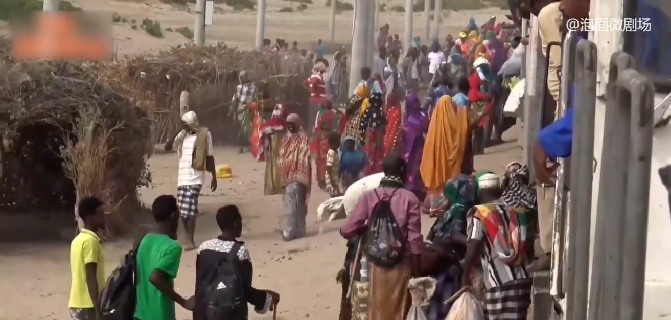 非洲的奇葩铁路：火车照明靠手电筒，不脱轨就是中大奖！纪录片