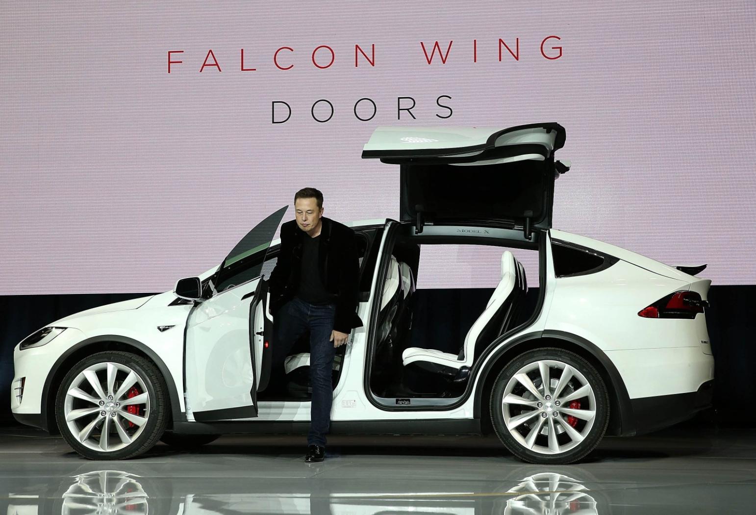 spacex和特斯拉的创始人,特斯拉马斯克和钢铁侠
