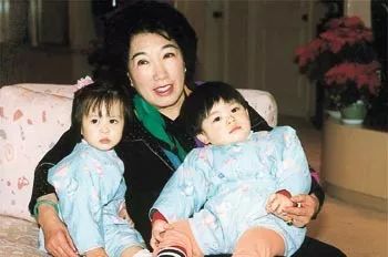 香港最强悍贵妇，一句话骂走王祖贤，93岁叼烟庆生超霸气