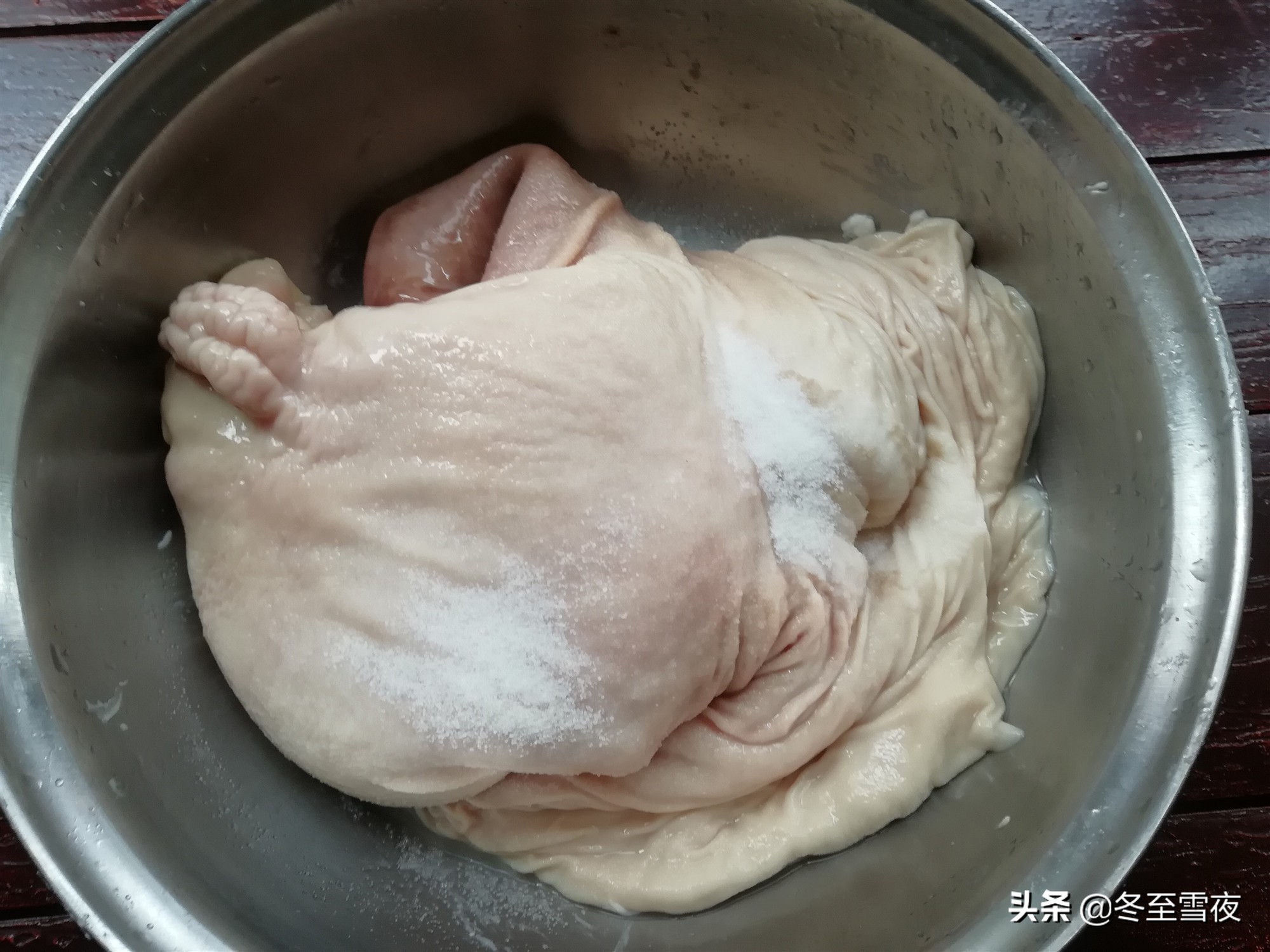 怎么把猪肚洗净,把猪肚洗干净放多少盐