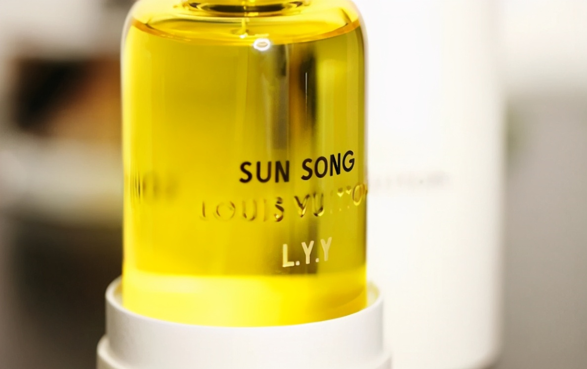 lv香水黑色瓶子的多少钱,Lv香水正品多少钱