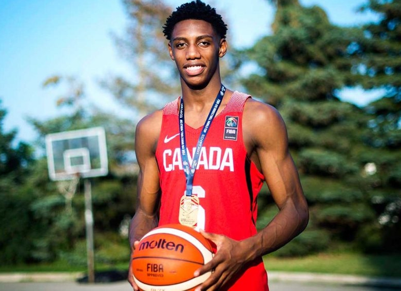 教父是纳什，室友是蔡恩，还没进NBA就击败美国成就世界冠军