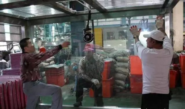 一米以上的大型鱼缸是如何制作的,大型水景鱼缸制作全过程