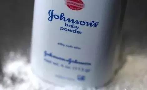 女性谨慎，美国强生爽身粉致癌风波再起！其去湿疹效果竟还不如蛋壳！？