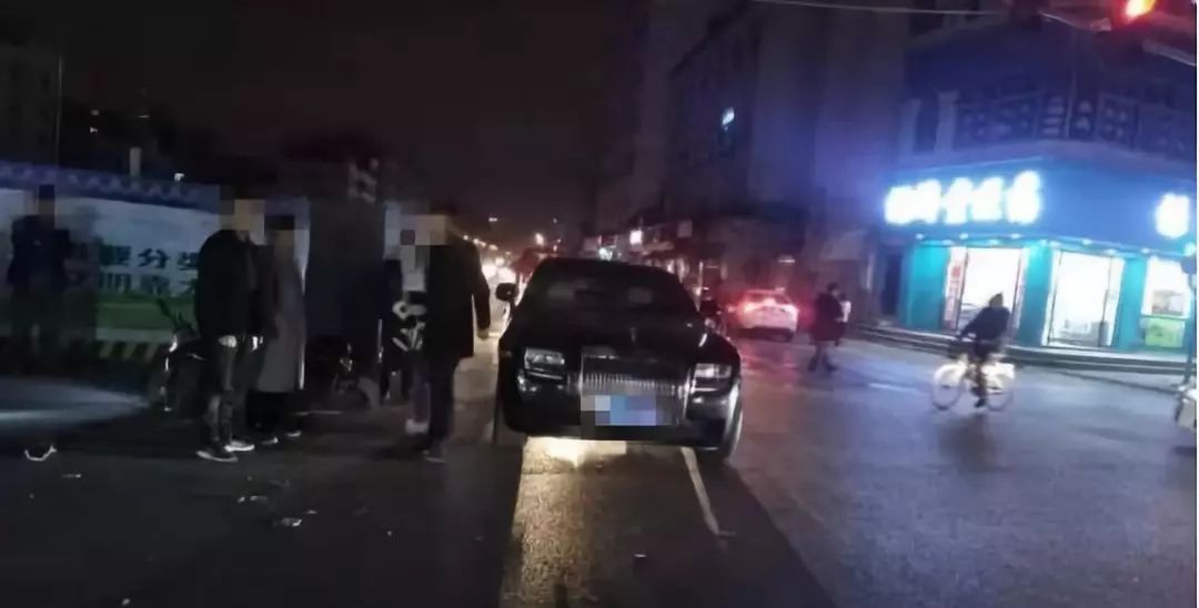 车撞报废车损险怎么赔,电动车撞劳斯莱斯90万被判赔20万