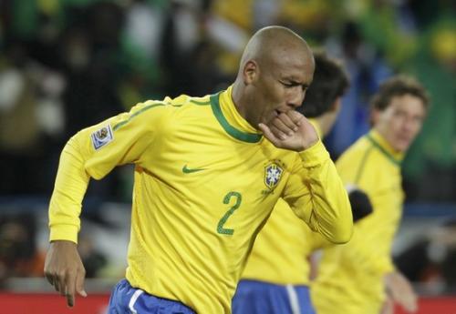 足坛历史最伟大的十大11号球员,瓦拉内阿尔维斯足球