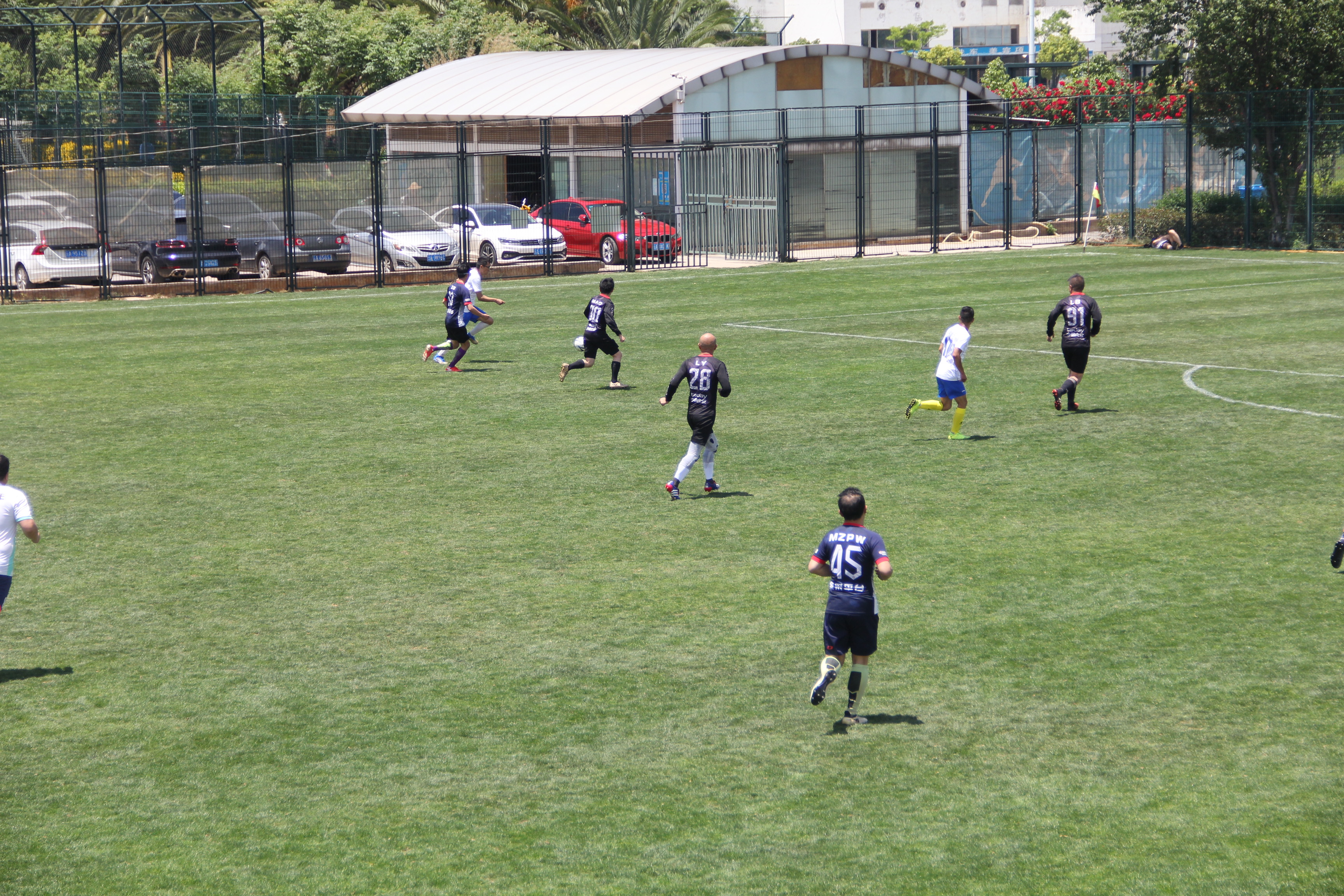 志航杯快乐周末足球赛：乐动五战全胜鑫宏鹰老当益壮