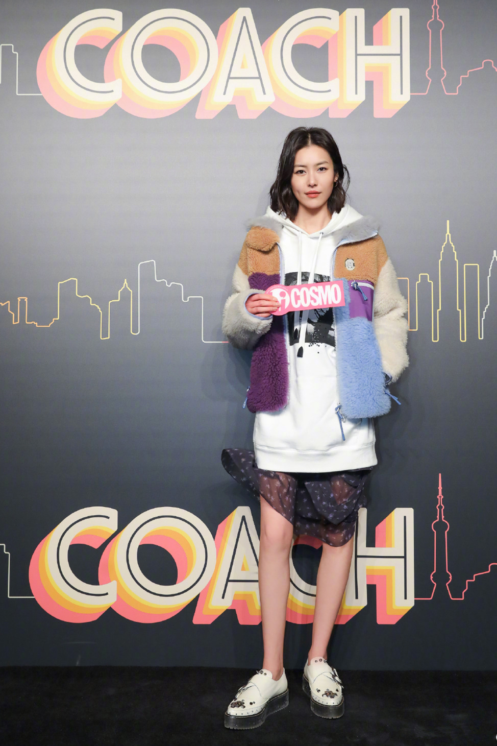 刘雯日常穿搭让你超模身材气质感,刘雯穿搭都是t恤造型