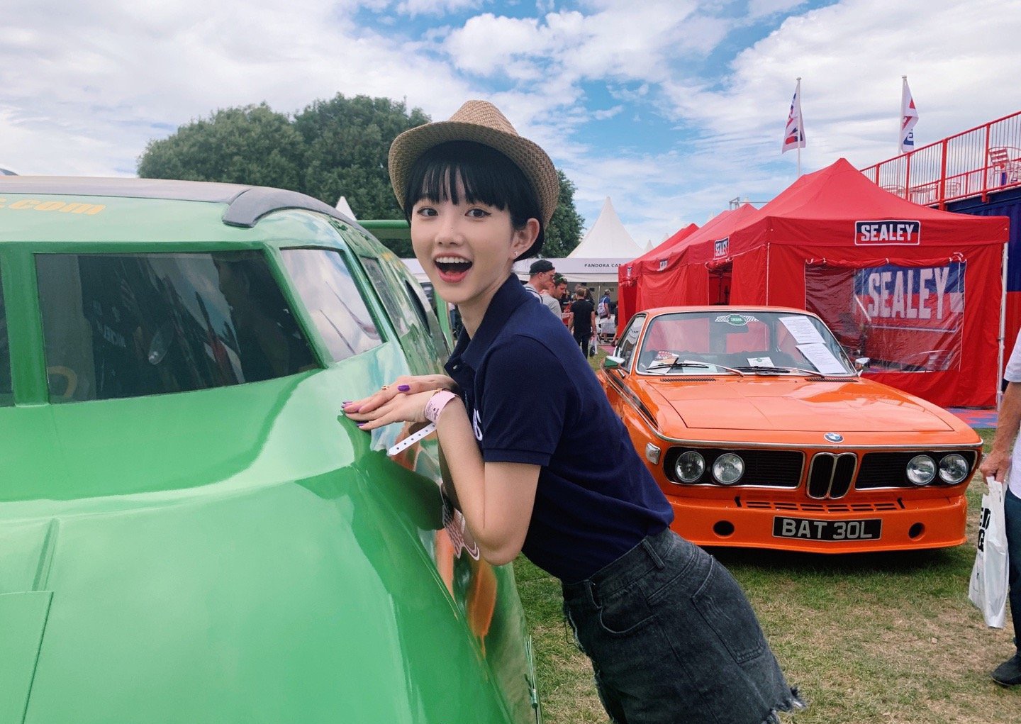 “过气”十年，凭什么她发个问号也能上热搜？