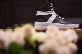 李宁也玩高街风！锯齿鞋底+高耸鞋舌，质感细节无敌，堪比FOG